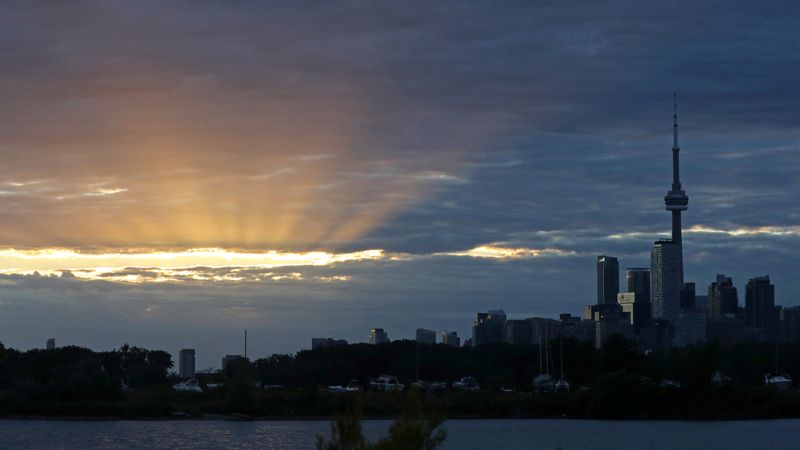 Toronto Stocks Falter, Pulled Down by Technology and Communications Shares